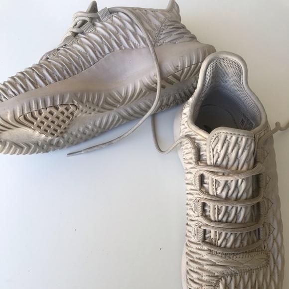 Adidas Boost shoes - Picture 3 of 5